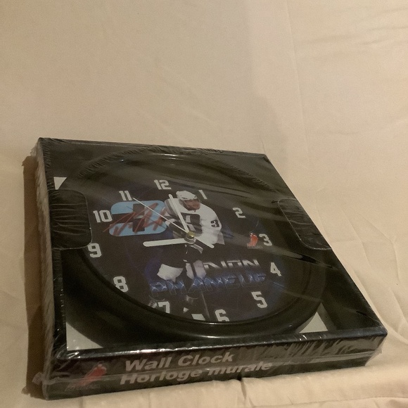 Retired Phaneuf clock - Picture 2 of 2